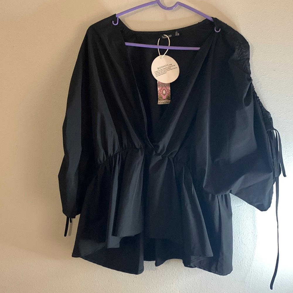 Boohoo size 14 black low-cut Flowey shirt